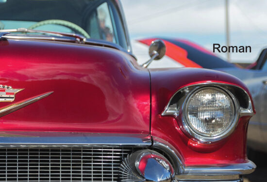 Rotes Oldtimer-Coupé statt brennendem Dornbusch (Ralph Roger Glöckler: Ein roter Straßenkreuzer)